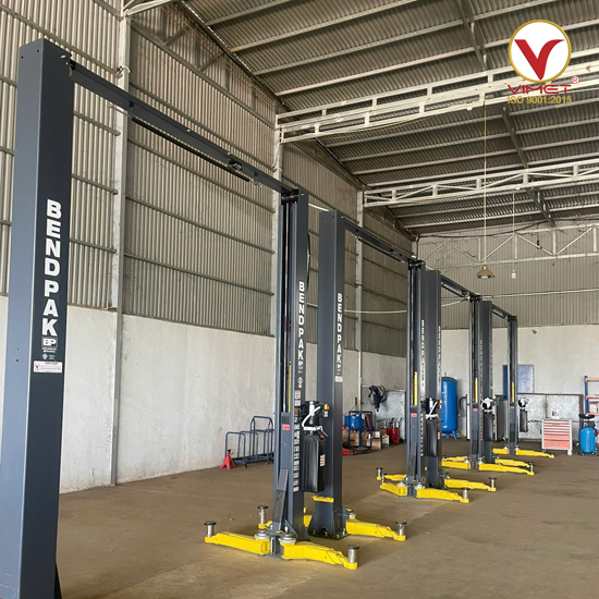 Cầu nâng 2 trụ ô tô 3 pha BENDPAK 10AP - ảnh thực tế 2